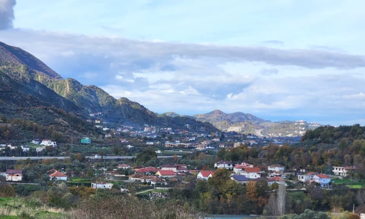 SHITET: Toke Are 5000 m2 Me Pamje nga Autostrada Tirane Elbasan📍Ne Fshatin IBE  250,000Euro 🏕