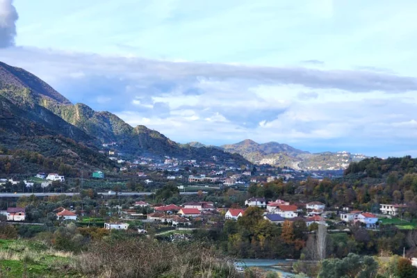 SHITET: Toke Are 5000 m2 Me Pamje nga Autostrada Tirane Elbasan📍Ne Fshatin IBE  250,000Euro 🏕