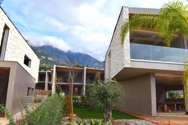 Shtepi ne shitje Vila Luksoze ne Himare, 3+1, Mobilimi E mobiluar, Pagesa 935,000  Euro.