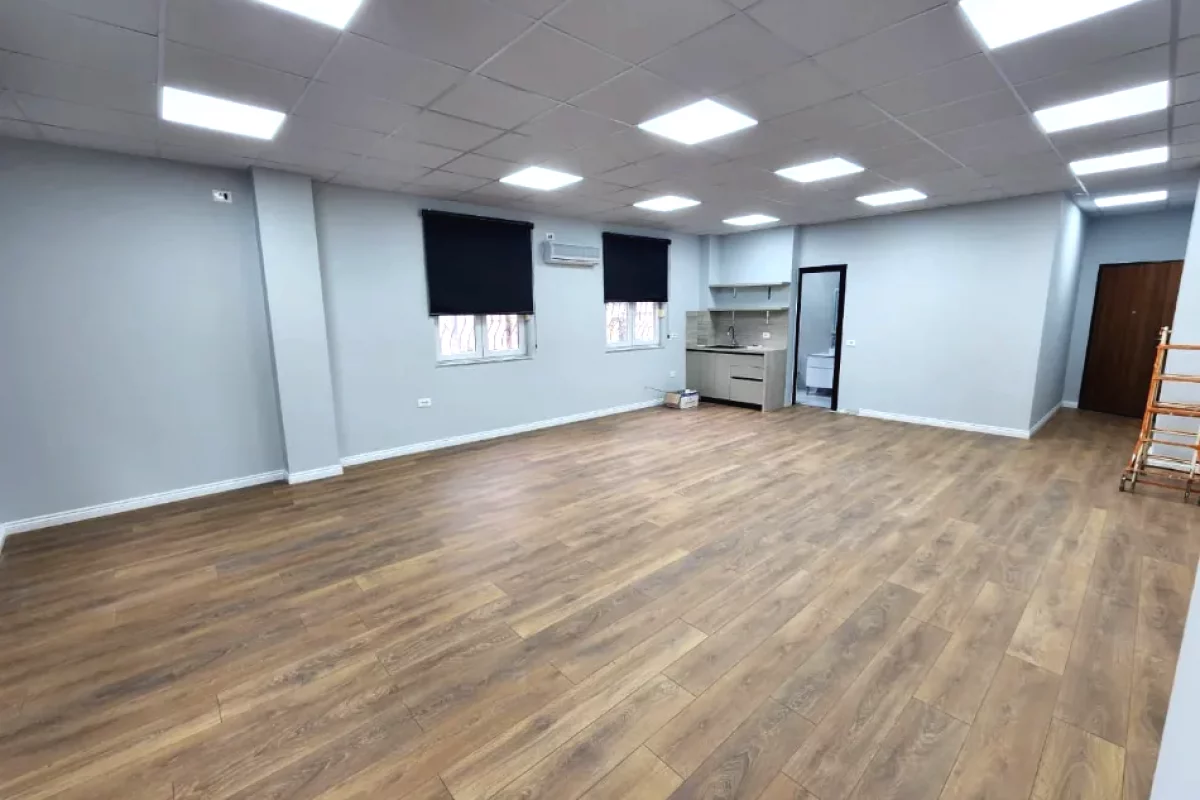 Me Qera: Zyre 110 m2 (K. 2)📍Qender/ Perballe Toptanit | Open Space 🔥 75,000 Leke/Muaj