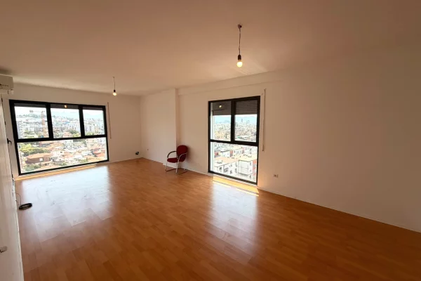 Ambient biznesi me qera 3+1 ne Tirane - 58,000 Leke