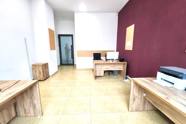 Ambient biznesi me qera 3+1 ne Tirane - 480 Euro