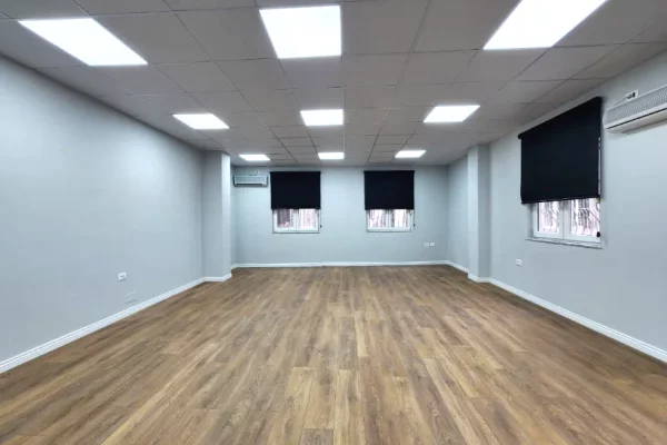Me Qera: Zyre 110 m2 (K. 2)📍Qender/ Perballe Toptanit | Open Space 🔥 75,000 Leke/Muaj