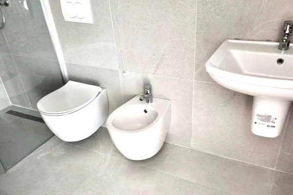 Me Qera: Zyre (135 m2)📍Lake View - Liqeni Tiranes || 3+1+2wc & GARAZH + Verande Gjigande ((1,700Euro/muaj))