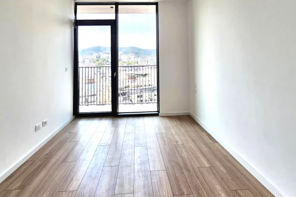 Me Qera: Zyre (135 m2)📍Lake View - Liqeni Tiranes || 3+1+2wc & GARAZH + Verande Gjigande ((1,700Euro/muaj))