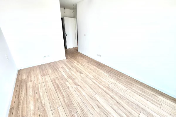 Me Qera: Zyre (135 m2)📍Lake View - Liqeni Tiranes || 3+1+2wc & GARAZH + Verande Gjigande ((1,700Euro/muaj))