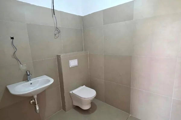 Me Qira - 3 Ambiente Pune 2wc & 1Bllkn || Kati i 8-te || (📍Porcelan - Kompleksi ASL, Godina 1), me pamje fantastike || 105 m2 Cmimi: 55,000 Leke/Muaj