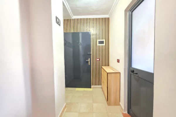 Shtepi me qera Apartament ne Tirane, 1+1, Mobilimi E mobiluar, Pagesa 50,000  Leke.