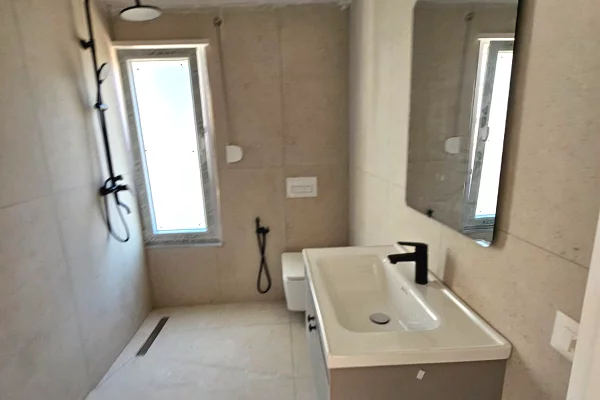 Shtepi ne shitje Apartament ne Himare, 1+1, Mobilimi Bosh, pa mobiluar, Pagesa 120,000  Euro.