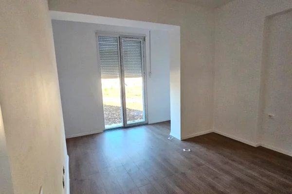 Shtepi ne shitje Apartament ne Himare, 1+1, Mobilimi Bosh, pa mobiluar, Pagesa 120,000  Euro.
