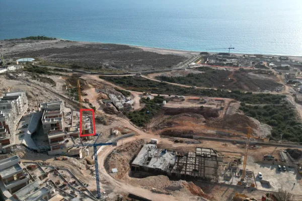 Shtepi ne shitje Apartament ne Himare, 1+1, Mobilimi Bosh, pa mobiluar, Pagesa 396,900  Euro.