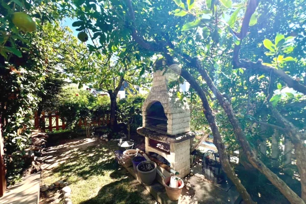 Shtepi me qera Vila Luksoze ne Tirane, 3+1, Mobilimi E mobiluar, Pagesa 2,500  Euro.