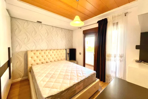 Shtepi me qera Vila Luksoze ne Tirane, 3+1, Mobilimi E mobiluar, Pagesa 2,500  Euro.