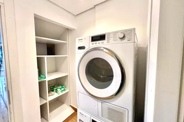 Shtepi me qera Vila Luksoze ne Tirane, 3+1, Mobilimi E mobiluar, Pagesa 2,500  Euro.