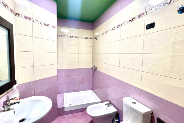 Me Qera: Zyre Moderne me 3 Ambiente Pune Sheshi Wilson (Prane Postes 8) - Kt.3 - 700Euro/Muaj - S.110m2