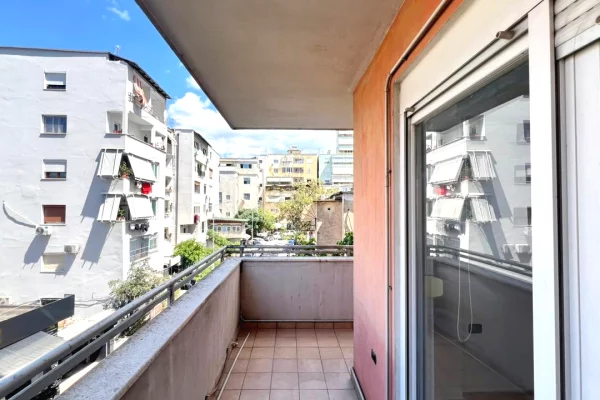Me Qera: Zyre Moderne me 3 Ambiente Pune Sheshi Wilson (Prane Postes 8) - Kt.3 - 700Euro/Muaj - S.110m2