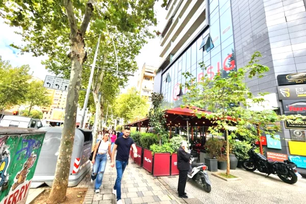 Ambient biznesi me qera 3+1 ne Tirane - 6,000 Euro