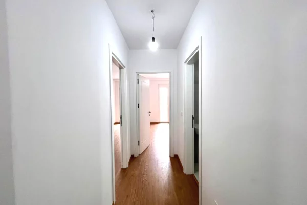 Me Qira: Zyre Gjigande | 3 Ambiente Pune +2wc & Depo (128m2) 📍Rr. Elbasanit - Rr. Faik Konica, Fasade nga Rruga || 160,000 Leke/muaj