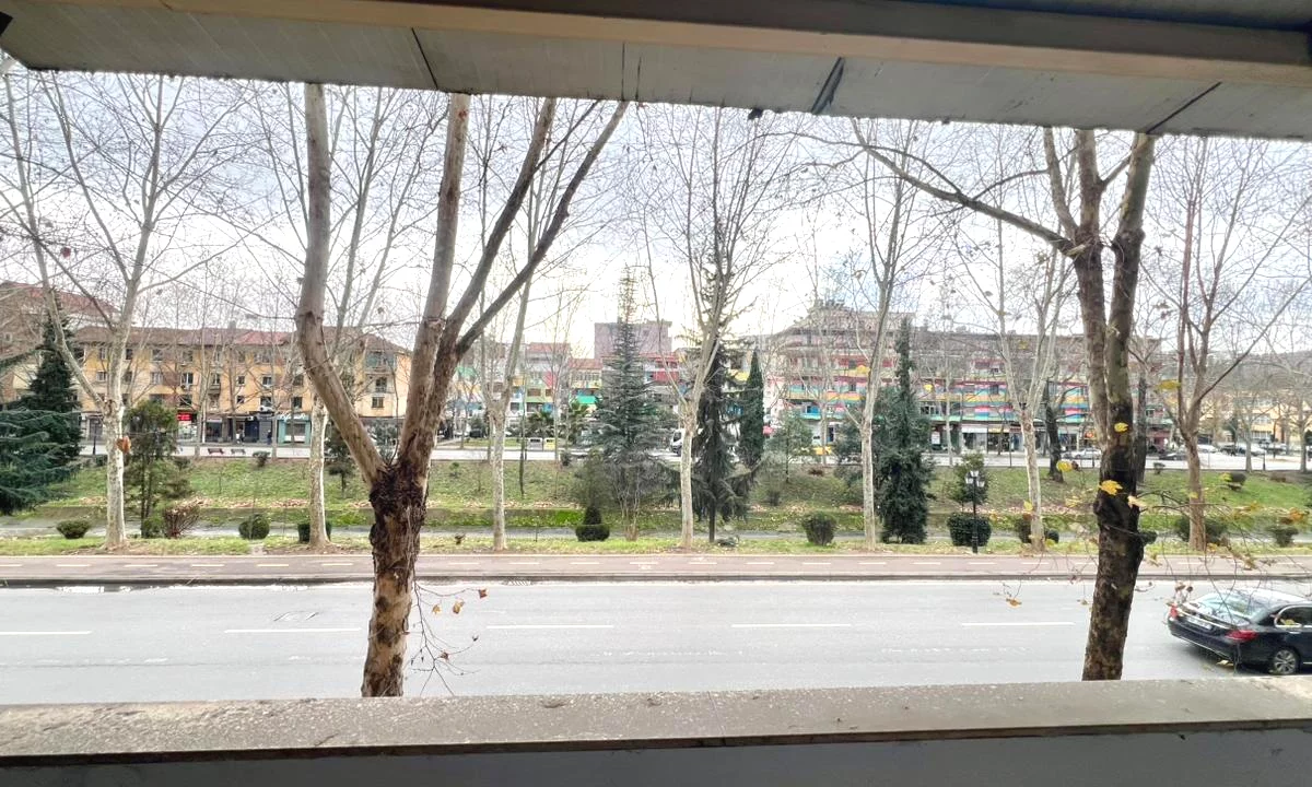 Zyre me Qera : 4 Ambiente Pune📍Vasil Shanto (Buze Unaze) - 55,000 Lek - S.90m2 || Pozicionim Buze R