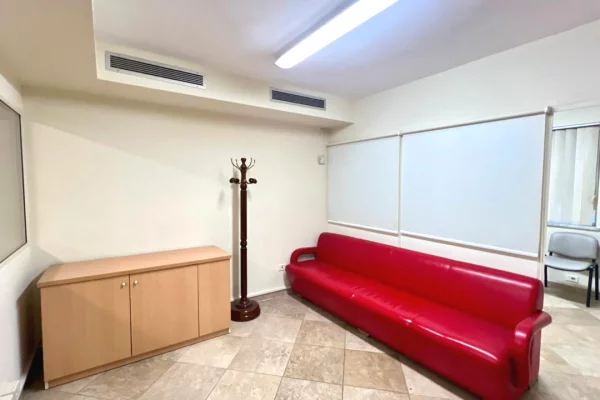 Zyre me Qera : 4 Ambiente Pune📍Vasil Shanto (Buze Unaze) - 55,000 Lek - S.90m2 || Pozicionim Buze R