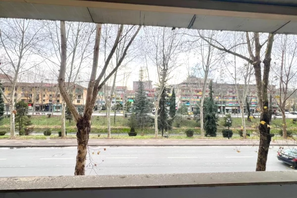 Zyre me Qera : 4 Ambiente Pune📍Vasil Shanto (Buze Unaze) - 55,000 Lek - S.90m² || Pozicionim Buze R