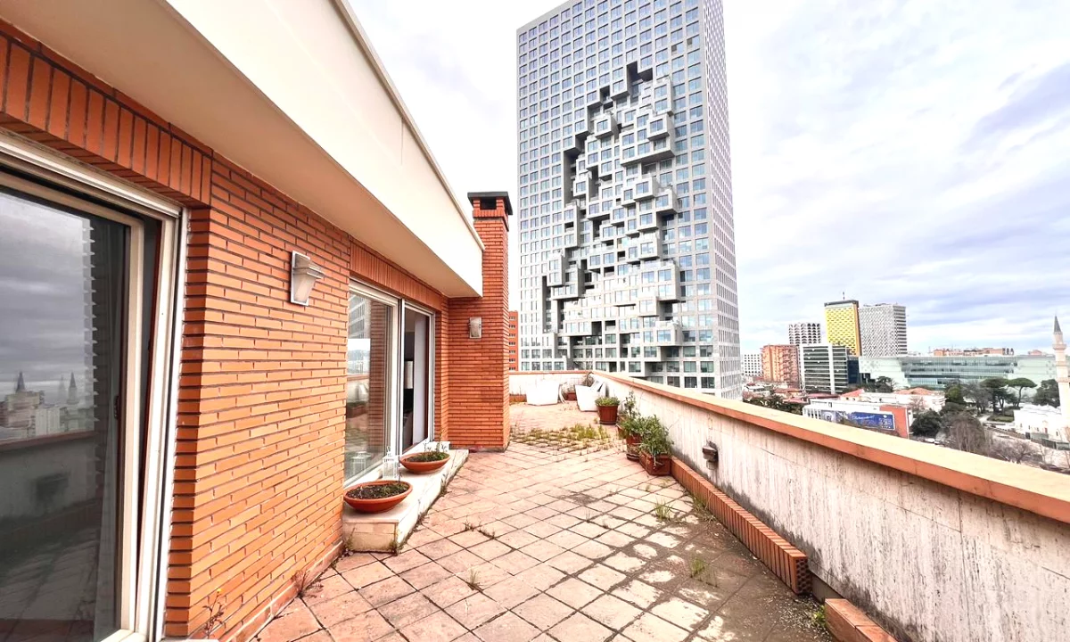 Shtepi me qera Duplex(shtepi me 2 kate) ne Tirane, 3+1, Mobilimi E mobiluar, Pagesa 4,500  Euro.