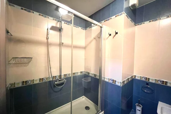 Shtepi me qera Duplex(shtepi me 2 kate) ne Tirane, 3+1, Mobilimi E mobiluar, Pagesa 4,500  Euro.