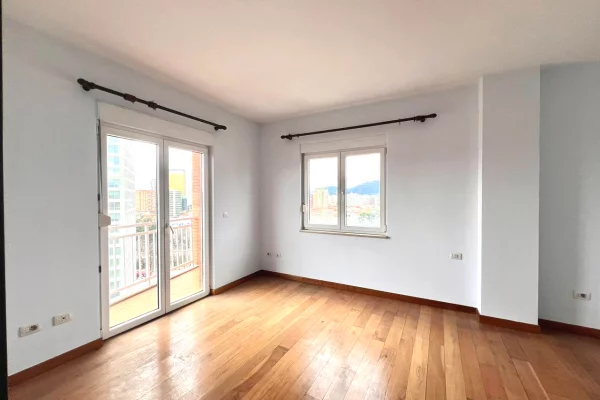 Shtepi me qera Duplex(shtepi me 2 kate) ne Tirane, 3+1, Mobilimi E mobiluar, Pagesa 4,500  Euro.