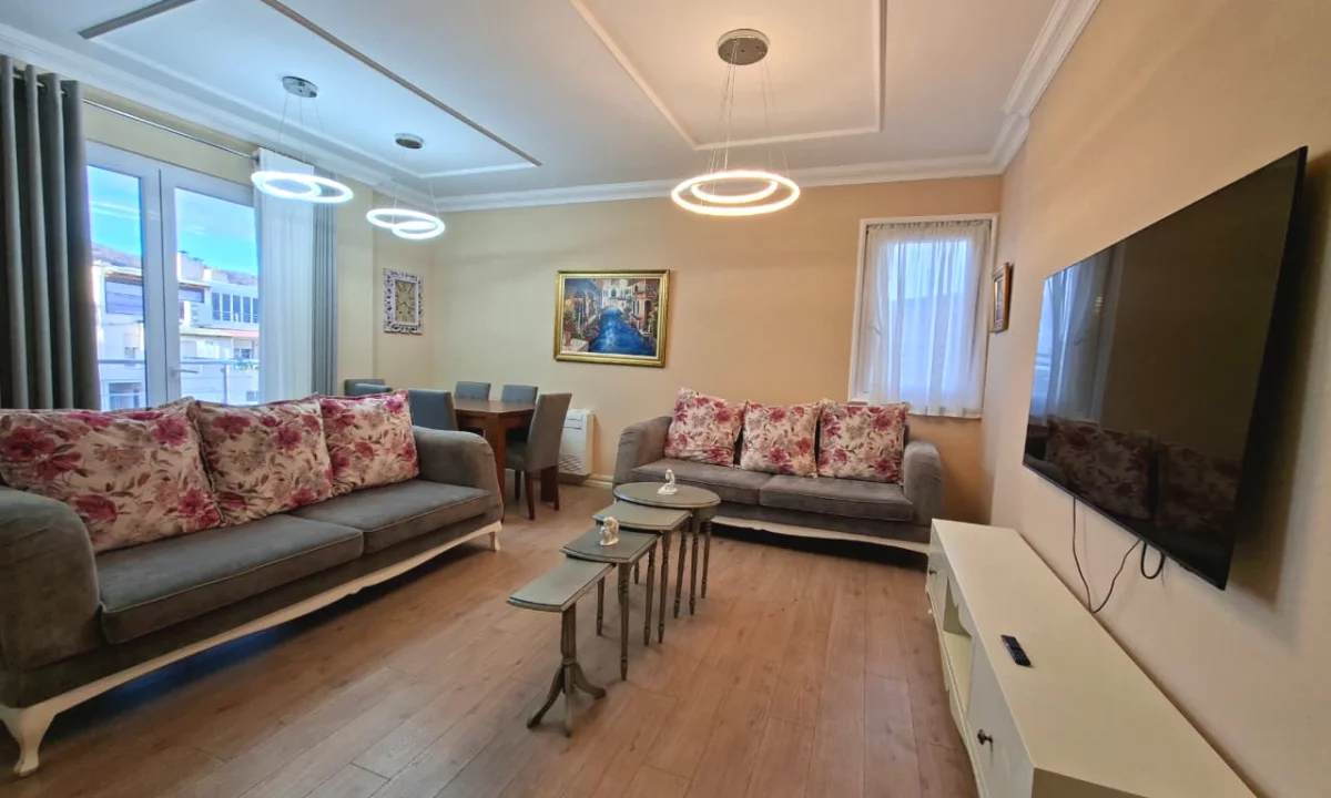 Shtepi me qera Apartament ne Tirane, 3+1, Mobilimi E mobiluar, Pagesa 95,000  Leke.