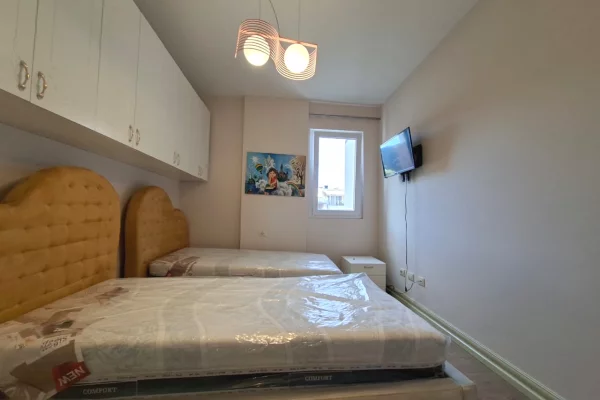 Shtepi me qera Apartament ne Tirane, 3+1, Mobilimi E mobiluar, Pagesa 95,000  Leke.