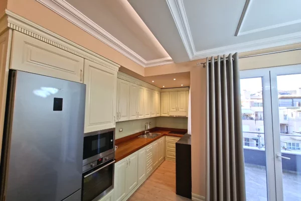 Shtepi me qera Apartament ne Tirane, 3+1, Mobilimi E mobiluar, Pagesa 95,000  Leke.