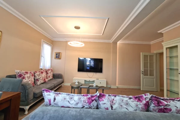 Shtepi me qera Apartament ne Tirane, 3+1, Mobilimi E mobiluar, Pagesa 95,000  Leke.