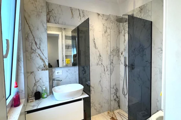 Shtepi me qera 1+1 ne Tirane - 65,000 Leke