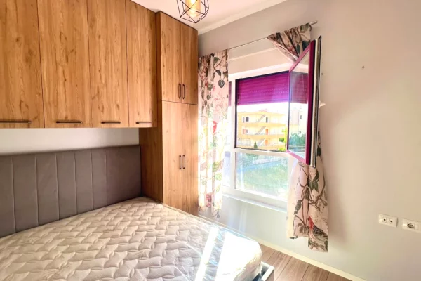 Shtepi me qera Apartament ne Tirane, 1+1, Mobilimi E mobiluar, Pagesa 40,000  Leke.