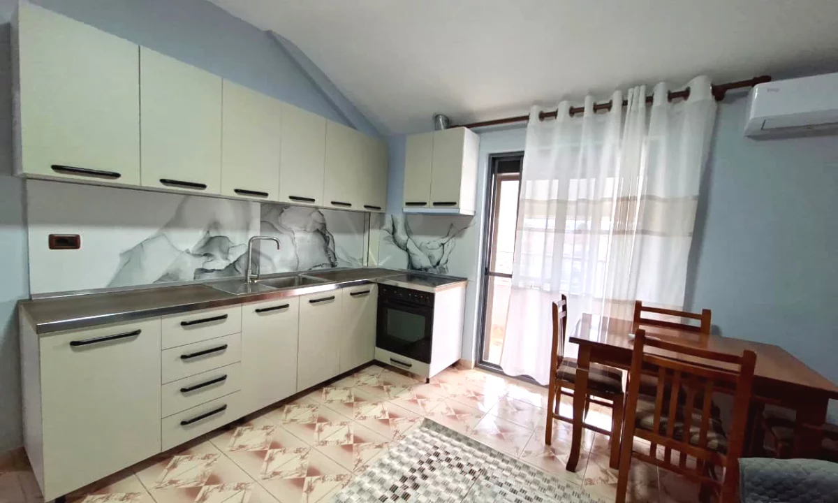 Appartamento in affitto a Tirana 2+1, Arredato