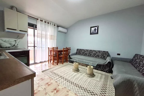 Appartamento in affitto a Tirana 2+1, Arredato