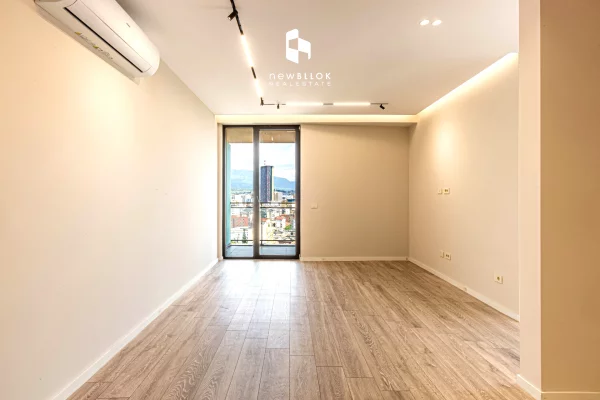 ✨️For Rent: Elite Office 202m2 ⭐️ 2 Parkings 3 WC🚾 / VERANDA - Floor 12📍 GOLDEN TOWER (MINE PEZA RESIDENCE) 🌇 Euro2000 NET/Month 💥