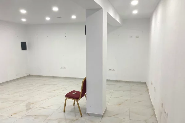 Ambiente Commerciale in Affitto 1+1 a Tirana - 1,500 Euro