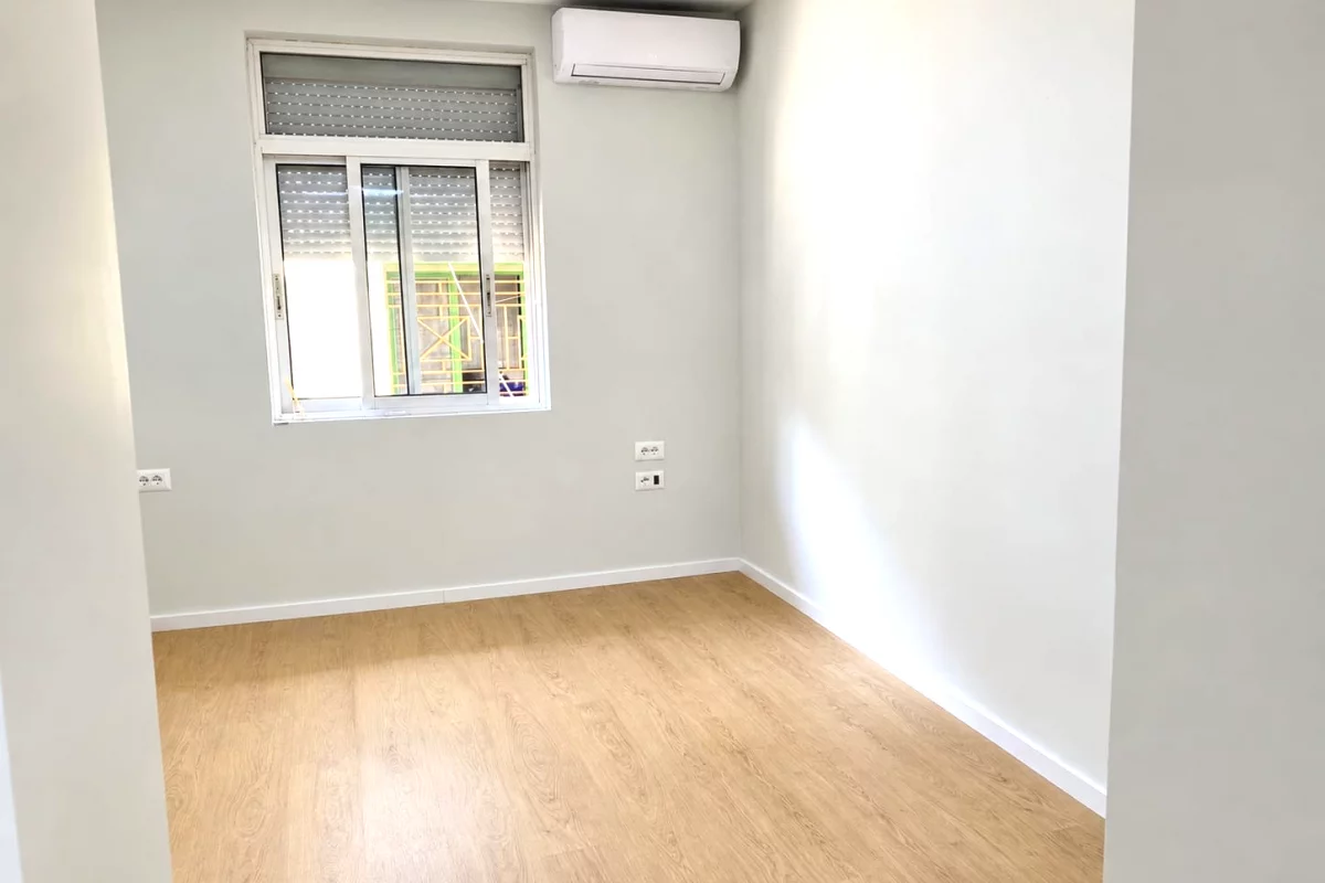 ZYRE ME QERA: 1 Amb. Pune 📍Bllok - Pallat Buze Rruge || 450Euro/Muaj - KT.2 - SP.40m2 || Akses i shpejte & Lokacion Premium ne zemer te Bllokut🔥