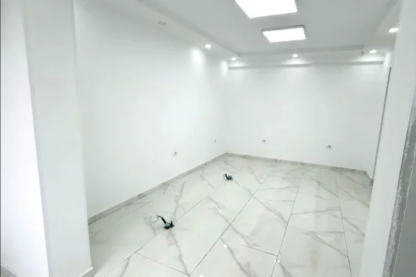 Ambiente Commerciale in Affitto 1+1 a Tirana - 700 Euro