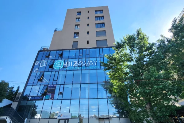 Ambient biznesi me qera 3+1 ne Tirane - 2,000 Euro