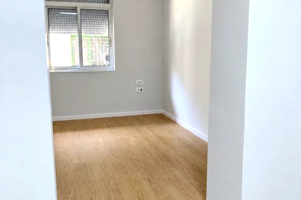 ZYRE ME QERA: 1 Amb. Pune 📍Bllok - Pallat Buze Rruge || 450Euro/Muaj - KT.2 - SP.40m2 || Akses i shpejte & Lokacion Premium ne zemer te Bllokut🔥