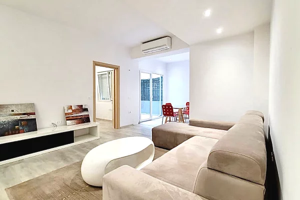  Jepet me qera 1+1 tek Kopshti Botanik ne Pallat te Ri me Ashensor | Mobilim dhe Investim i Ri 