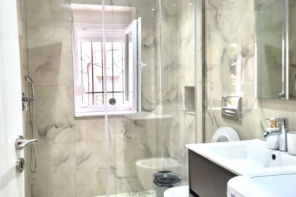 Shtepi me qera Apartament ne Tirane, 2+1, Mobilimi E mobiluar, Pagesa 600  Euro.