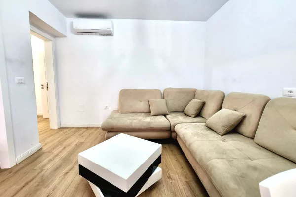 Shtepi me qera Apartament ne Tirane, 2+1, Mobilimi E mobiluar, Pagesa 600  Euro.