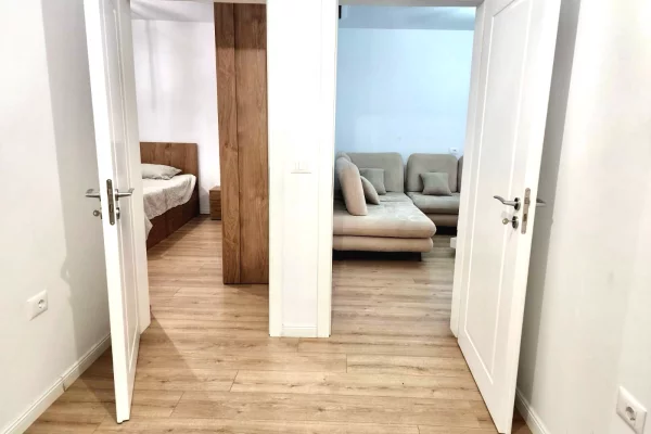Shtepi me qera Apartament ne Tirane, 2+1, Mobilimi E mobiluar, Pagesa 600  Euro.