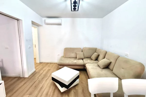 Shtepi me qera Apartament ne Tirane, 2+1, Mobilimi E mobiluar, Pagesa 600  Euro.