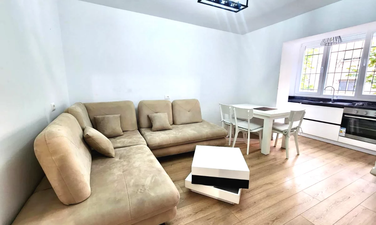Shtepi me qera Apartament ne Tirane, 2+1, Mobilimi E mobiluar, Pagesa 600  Euro.
