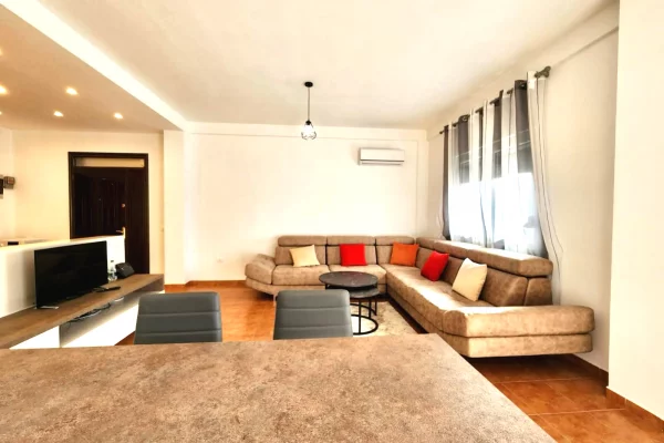 Shtepi me qera 3+1 ne Tirane - 65,000 Leke
