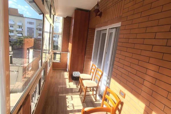 Shtepi me qera Apartament ne Tirane, 2+1, Mobilimi E mobiluar, Pagesa 1,000  Euro.